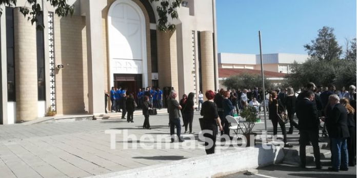 Η συγκινητική κίνηση των παικτών της Εθνικής Κύπρου – Η υποδοχή της σορού του Κουτσοκούμνη – ΦΩΤΟΓΡΑΦΙΕΣ